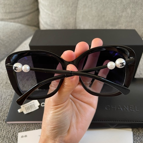Chanel coco sunglasses 💕 - Picture 3 of 10